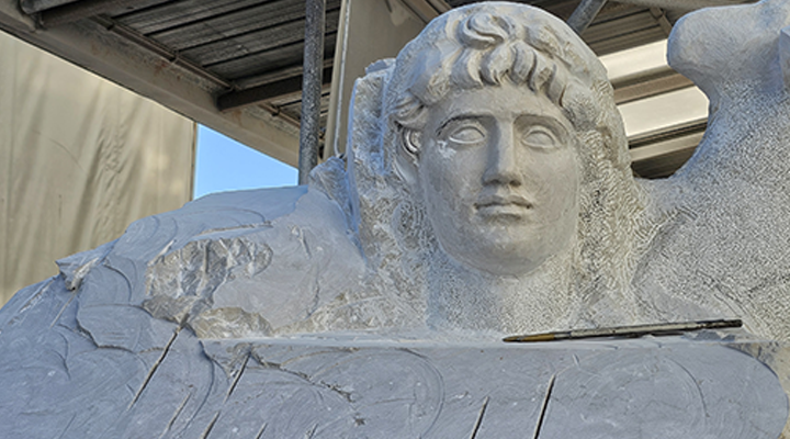 Dettaglio di una statua in fase di esecuzione