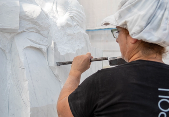 scultura a mano
