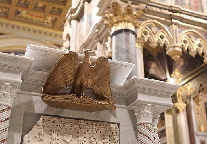 Il nuovo ambone realizzato per la basilica di San Giovanni in Laterano progettato da Progetto Arte Poli