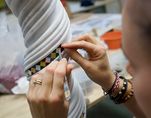 Realizzazione dei mosaici per il nuovo ambone realizzato per la basilica di San Giovanni in Laterano progettato da Progetto Arte Poli